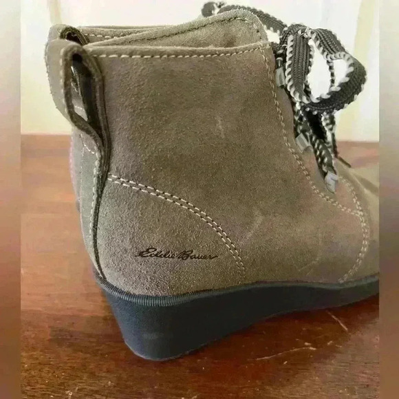 Eddie Bauer suede shoes size 6 - Picture 3 of 9